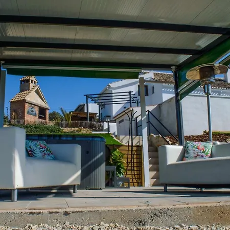 Cortijo Chaparro Near Iznajar Holiday home *